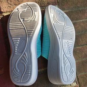 solite by easy street slide sandals